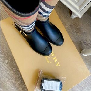 Burberry women’s Simeon check rain boots size 7